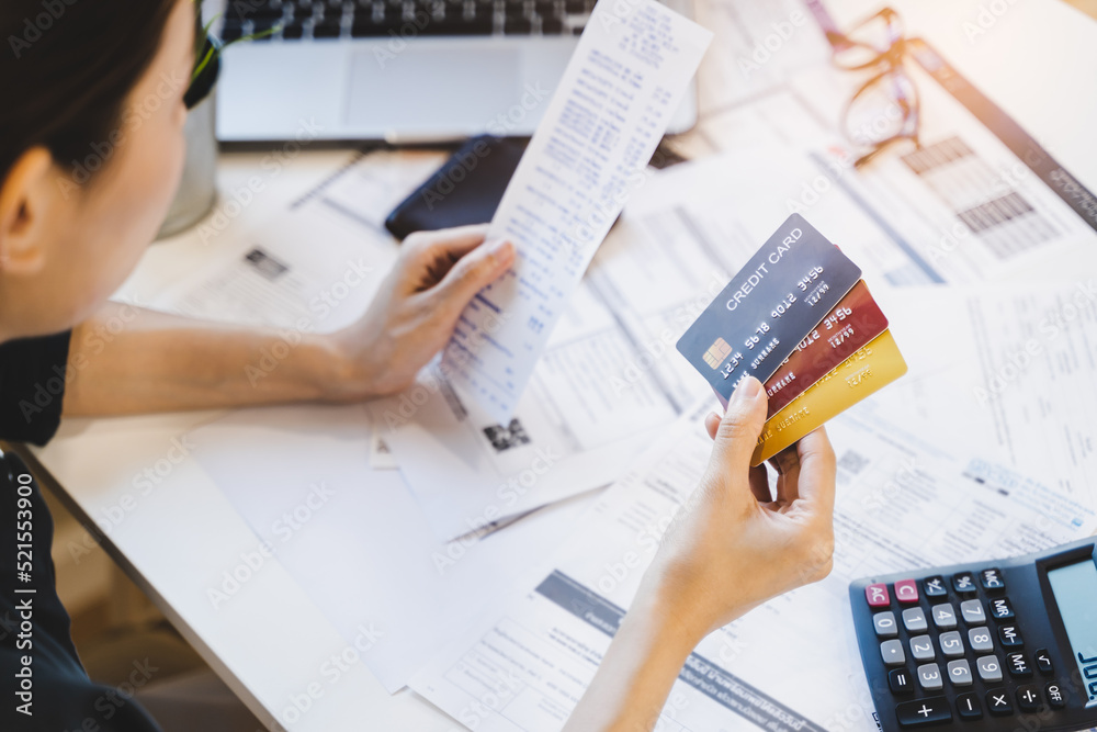 The Benefits of Consolidating Credit Cards: A Path to financial Freedom.
